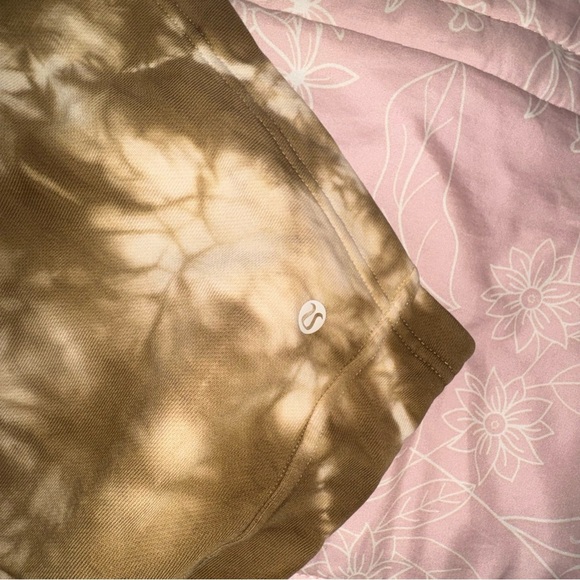 Lululemon Inner Glow High-Rise Short 3" on earth-dye 10 - Picture 8 of 8